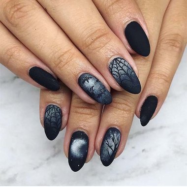 Маникюр 2024 (черный с узорами)