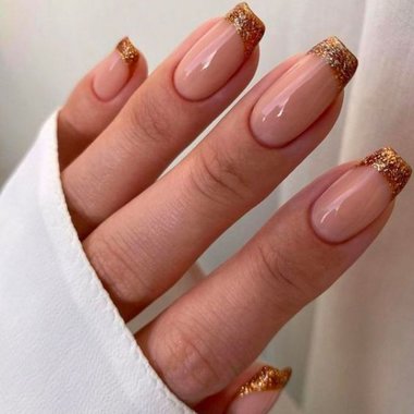 Маникюр 2024 (золотой френч)