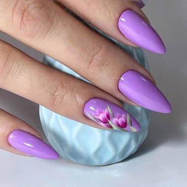 Фиолетовый маникюр (яркий с цветами)