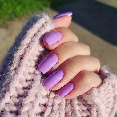 Фиолетовый маникюр (нежный)