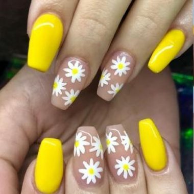 Summer manicure (Chamomile design)