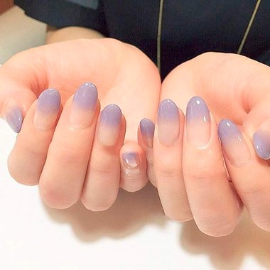 Gradient on nails (Translucent)
