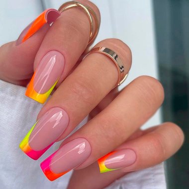 Неоновый маникюр (Разноцветный френч)