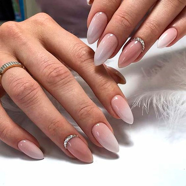 Gradient on nails (White Ombre)
