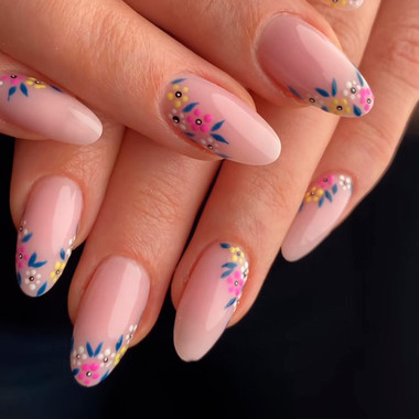 Осенний маникюр 2024 (Нюдовый с акварелью)