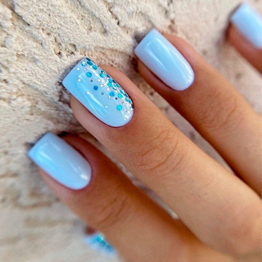 Зимний маникюр 2024 (Ледяной голубой)