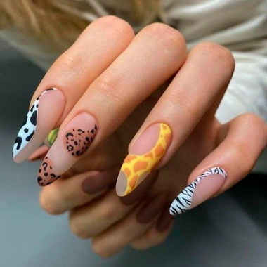 Зимний маникюр 2025 (Анималистические принты)