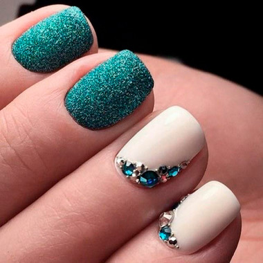 Зимний маникюр 2025 (Текстурированные покрытия)