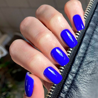 Modny Manicure 2025 (Elektryczny Błękit)