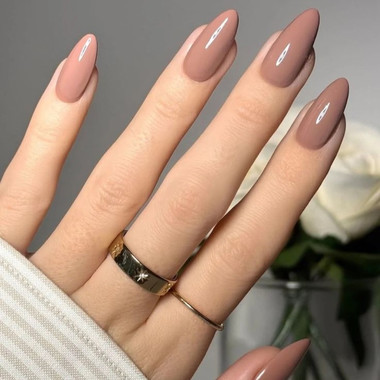 Modny Manicure 2025 (Mocha Mousse)