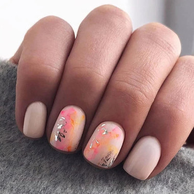 Нежный маниюкюр