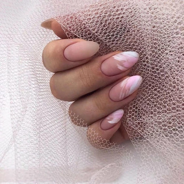 Delicate hybrid nails