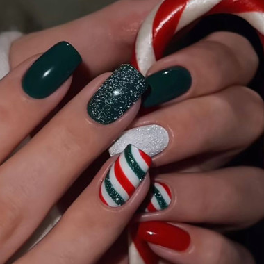 Grüne Weihnachtsnägel