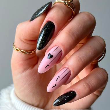 Schwarze und rosa Nägel mit Muster