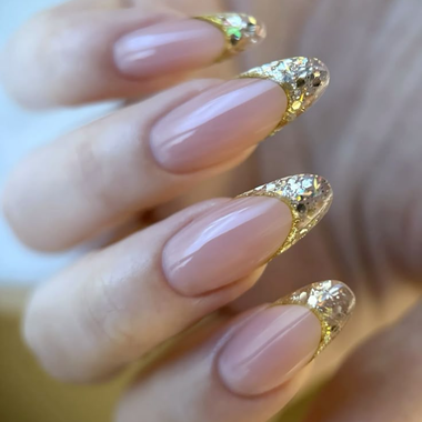 Французский маникюр с золотом