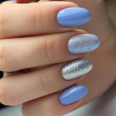 Winter blue manicure with glitters and gradient