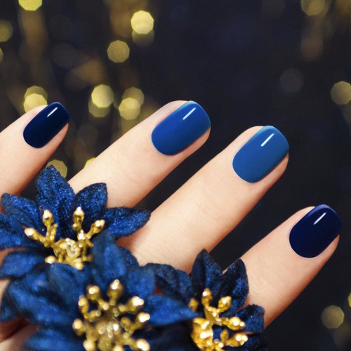 Зимний маникюр 2023-2024 (темно-голубой)