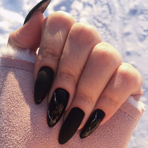 Черный маникюр (черный мрамор)
