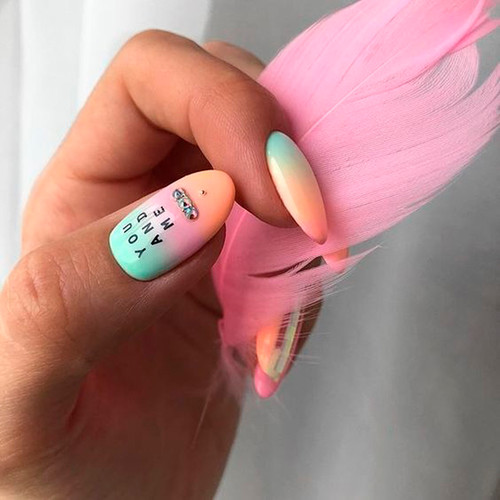 Manicure with inscriptions (Gradient)