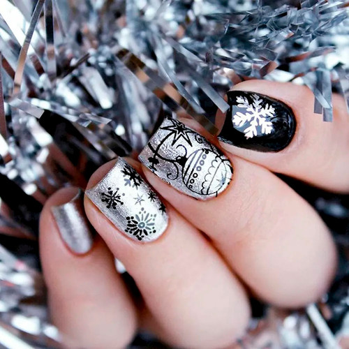 Manicure with winter patterns (Balls and Snowflakes)