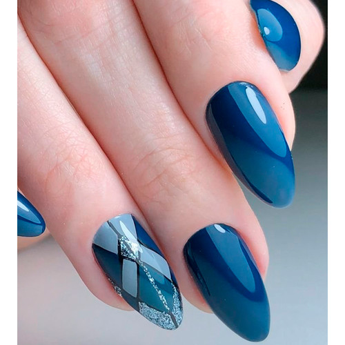 Зимний маникюр 2025 (Геометрические узоры)