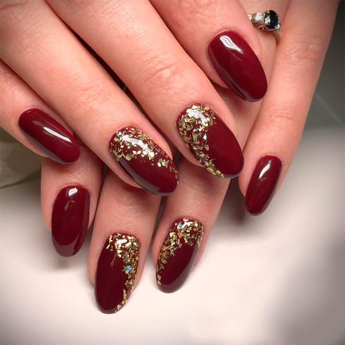 Modny Manicure 2025 (Złoty Bordeaux)