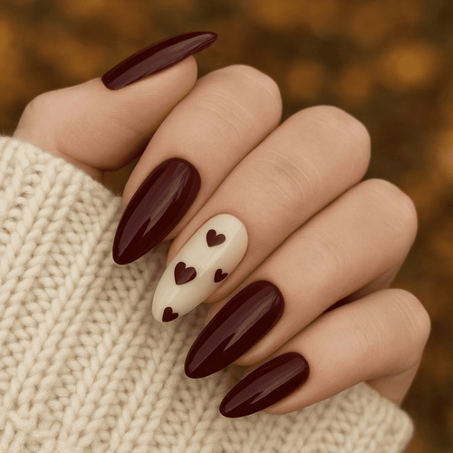 Dunkelroter Maniküre (Mandel)