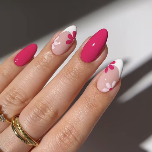 Roze neon nagels met een design