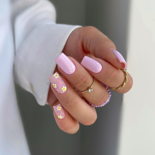 Rosa Nägel für den Sommer