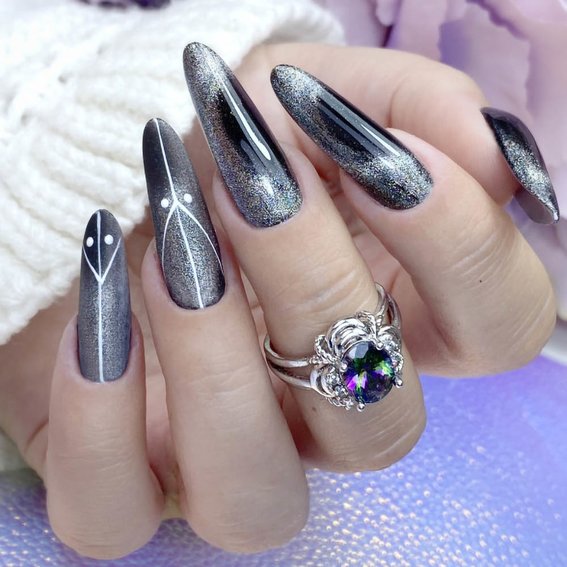 Manicure cat's eye (long silver nails)