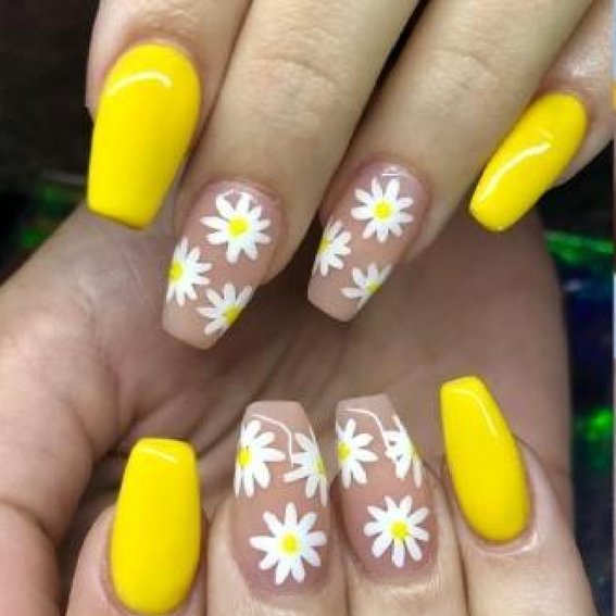 Summer manicure (Chamomile design)