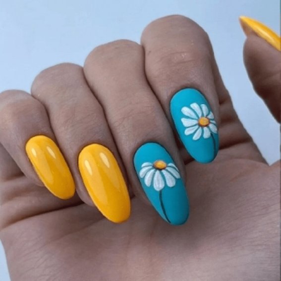 Летний маникюр (Дизайн с ромашкой)