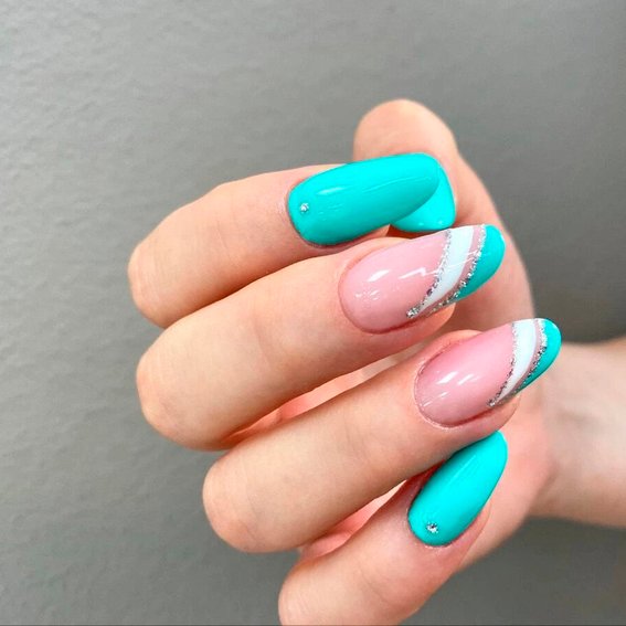 Turquoise manicure (Beige and turquoise)