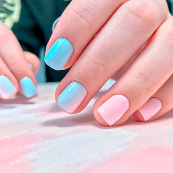 Gradient on nails (Vertical)