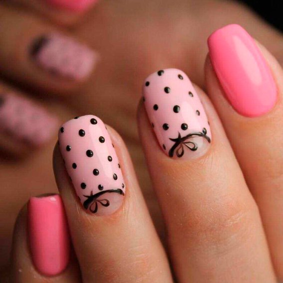 Manicure w kropki (Projekt księżycowy)