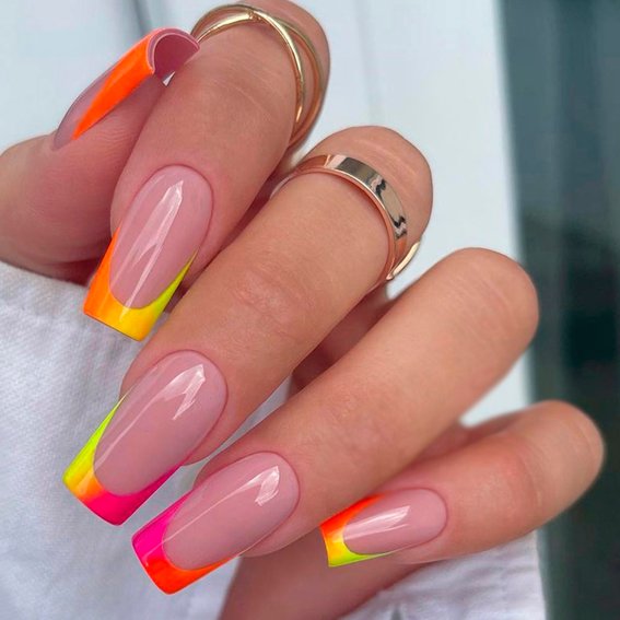 Неоновый маникюр (Разноцветный френч)