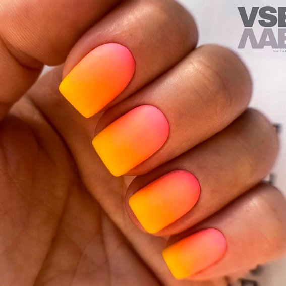 Gradient on nails (Warm)