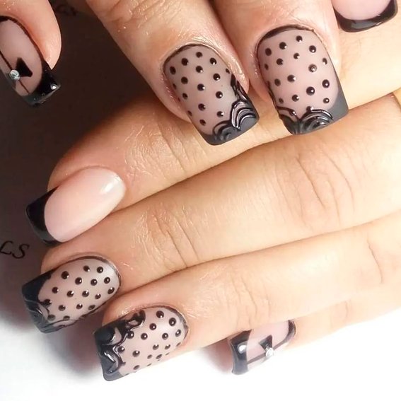 Manicure w kropki (Francuski)