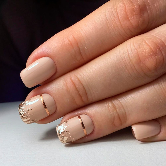Minimalistyczny manicure (Design z Doginaną Taśmą)