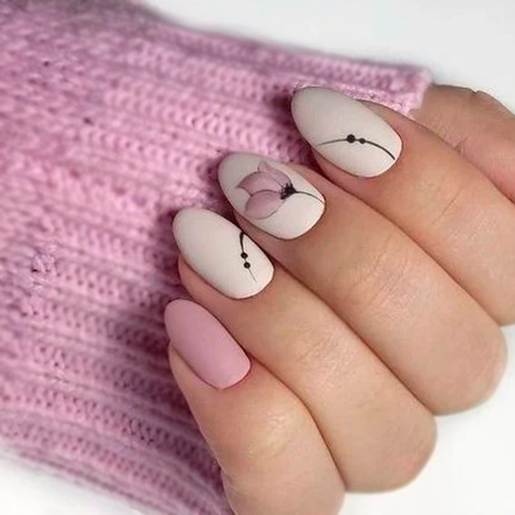 Manicure with flowers (Minimalism)