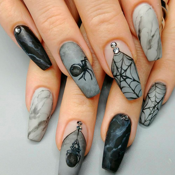 Manicure na Halloween (Szkic Pajęczej Sieci)