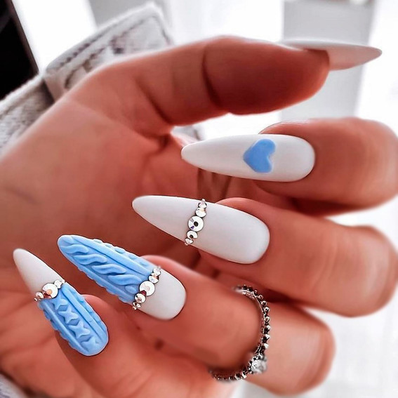 Зимний маникюр 2025 (3D-элементы)