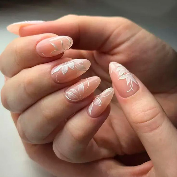 Маникюр весна 2025 (Полупрозрачный Эскиз)