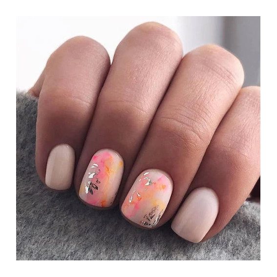 Delicate hybrid nails