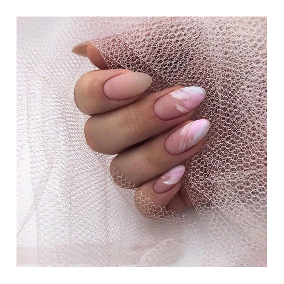 Нежный маниюкюр