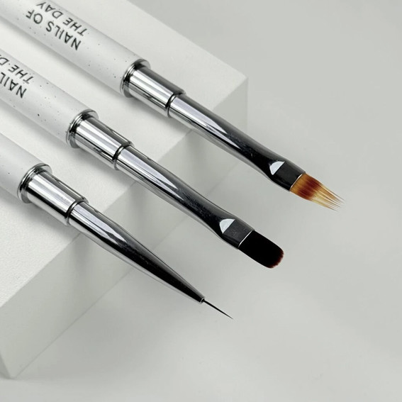 Кисть для тонких линий NAILSOFTHEDAY Professional Brush Liner 8 мм - Фото №4