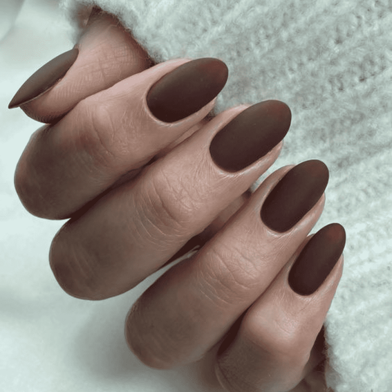 Oval Manicure (Brown)