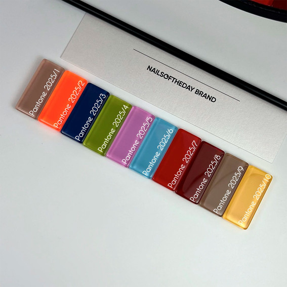 Гель-лак NAILSOFTHEDAY Let's special Pantone 2025/7 классический красный 10 мл - Фото №4