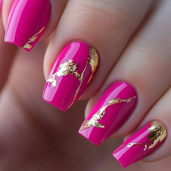 Ногти фуксия с золотом