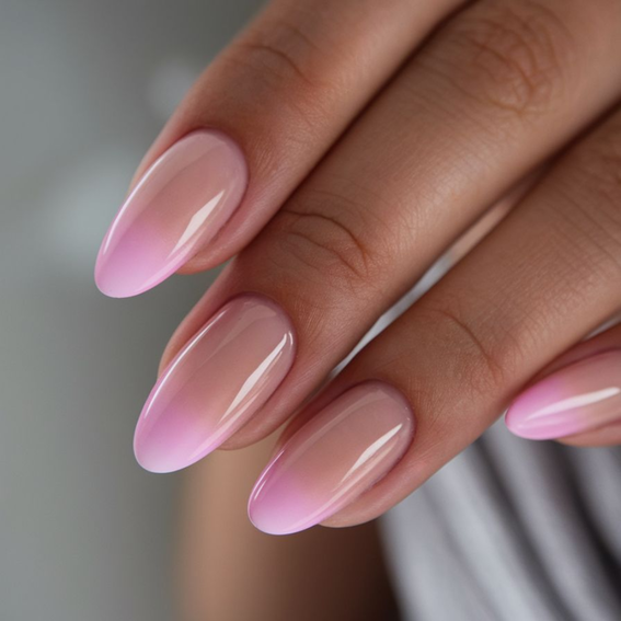 Rosa-Beige Ombre Maniküre